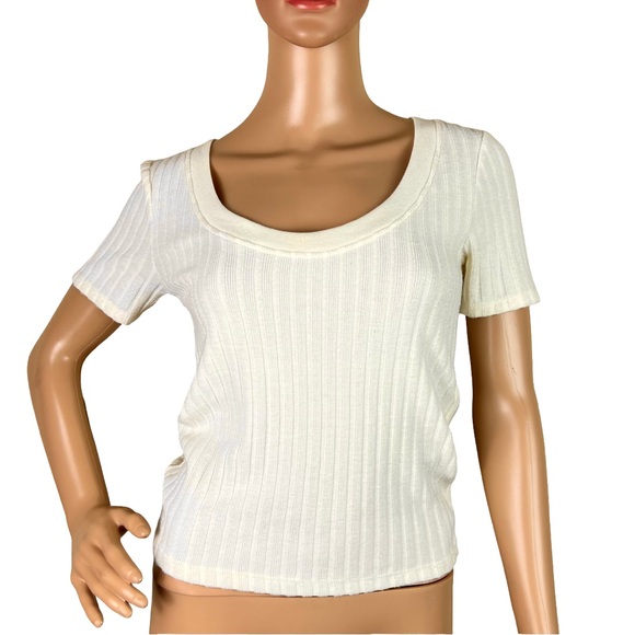Zara Tops - ZARA IVORY SHORT SLEEVE KNIT TOP